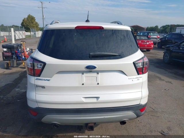46000388 :رقم المزاد ، 1FMCU9J98HUD82121 vin ، 2017 Ford Escape Titanium مزاد بيع