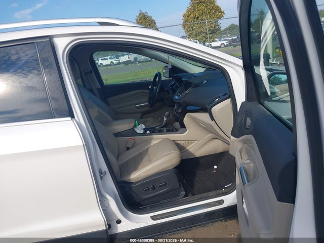 46000388 :رقم المزاد ، 1FMCU9J98HUD82121 vin ، 2017 Ford Escape Titanium مزاد بيع