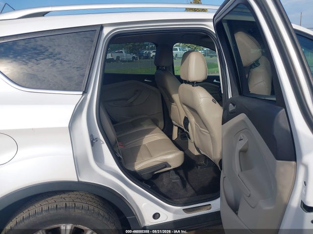 46000388 :رقم المزاد ، 1FMCU9J98HUD82121 vin ، 2017 Ford Escape Titanium مزاد بيع