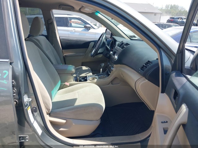 46000556 :رقم المزاد ، 5TDBK3EH7BS074308 vin ، 2011 Toyota Highlander Base V6 مزاد بيع