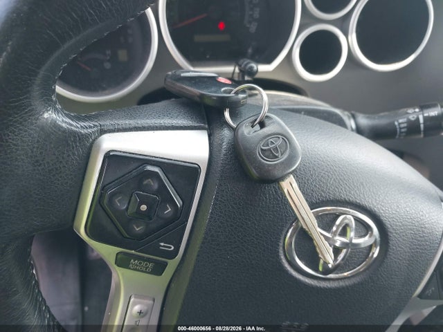 Toyota Sequoia Sr5 5.7l V8 2014 5TDBY5G10ES102576 Image 11