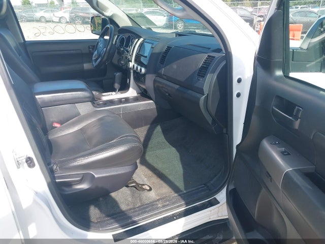 Toyota Sequoia Sr5 5.7l V8 2014 5TDBY5G10ES102576 Image 5
