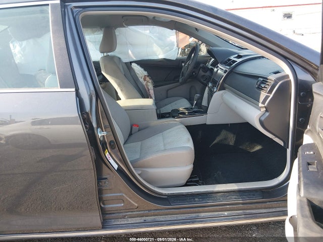 46000721 :رقم المزاد ، 4T4BF1FK7CR227741 vin ، 2012 Toyota Camry Le مزاد بيع
