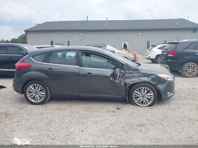 46000735 :رقم المزاد ، 1FADP3N20HL243557 vin ، 2017 Ford Focus Titanium مزاد بيع