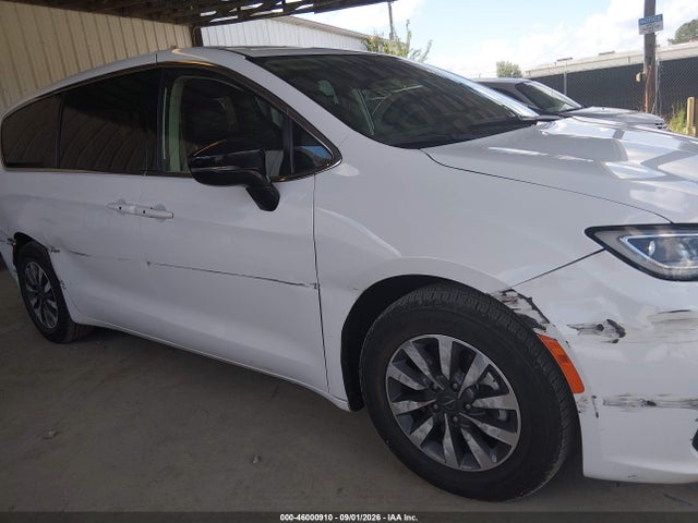 2024 Chrysler Pacifica Hybrid Select მანქანა იყიდება აუქციონზე, vin: 2C4RC1S78RR121957, აუქციონის ნომერი: 46000910