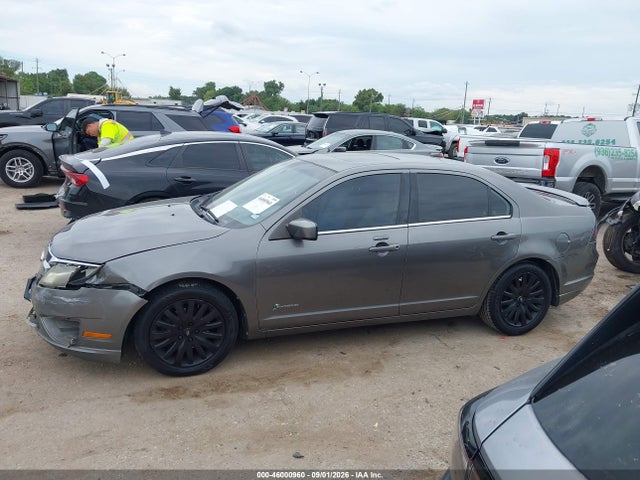 2010 Ford Fusion Hybrid მანქანა იყიდება აუქციონზე, vin: 3FADP0L35AR112545, აუქციონის ნომერი: 46000960