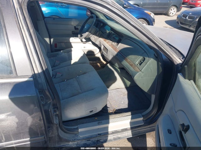 Продаж на аукціоні авто 2005 Ford Crown Victoria, vin: 2FAHP74W05X122104, номер лоту: 46000995