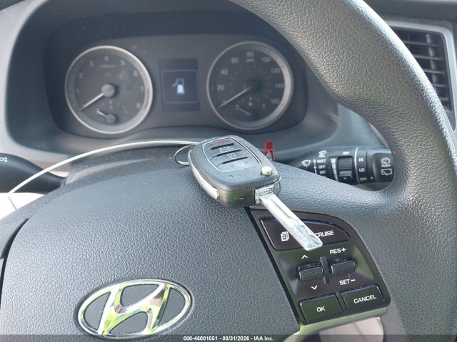 46001051 :رقم المزاد ، KM8J23A43HU514829 vin ، 2017 Hyundai Tucson Se مزاد بيع