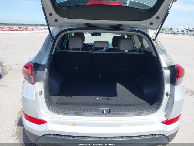 46001051 :رقم المزاد ، KM8J23A43HU514829 vin ، 2017 Hyundai Tucson Se مزاد بيع