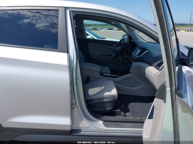 46001051 :رقم المزاد ، KM8J23A43HU514829 vin ، 2017 Hyundai Tucson Se مزاد بيع