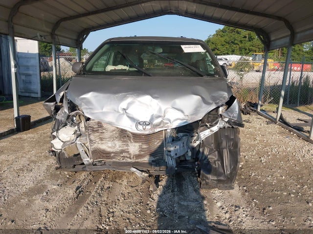 2016 Toyota Sienna Xle Premium 7 Passenger მანქანა იყიდება აუქციონზე, vin: 5TDDK3DC5GS132227, აუქციონის ნომერი: 46001103