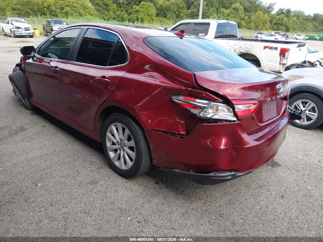 2019 Toyota Camry Le მანქანა იყიდება აუქციონზე, vin: 4T1B11HK0KU707611, აუქციონის ნომერი: 46001351