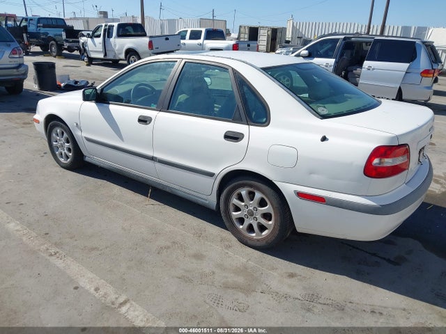 46001511 :رقم المزاد ، YV1VS29511F672877 vin ، 2001 Volvo S40 A/sport Edition مزاد بيع