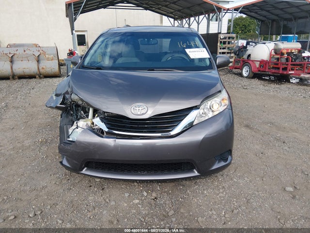 46001644 :رقم المزاد ، 5TDKK3DC2DS391888 vin ، 2013 Toyota Sienna Le V6 8 Passenger مزاد بيع