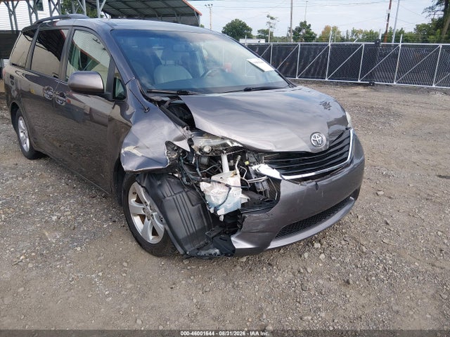 46001644 :رقم المزاد ، 5TDKK3DC2DS391888 vin ، 2013 Toyota Sienna Le V6 8 Passenger مزاد بيع