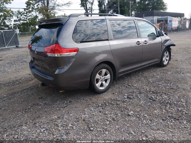 46001644 :رقم المزاد ، 5TDKK3DC2DS391888 vin ، 2013 Toyota Sienna Le V6 8 Passenger مزاد بيع