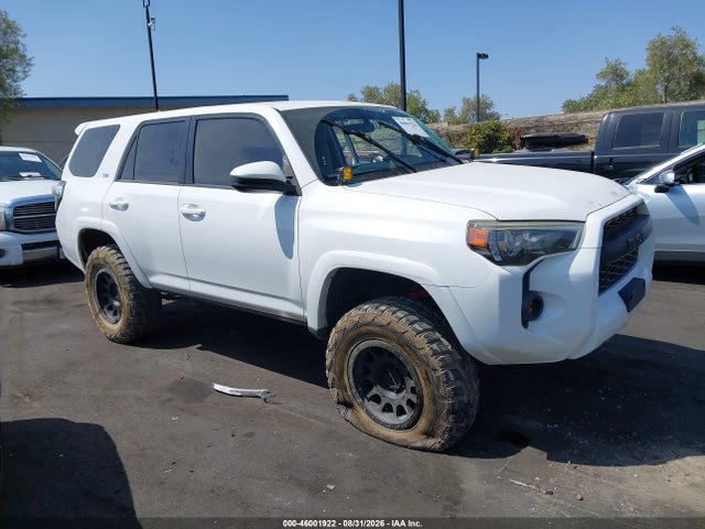 Toyota 4RUNNER SR5 2015 JTEBU5JR0F5269338 Image 14