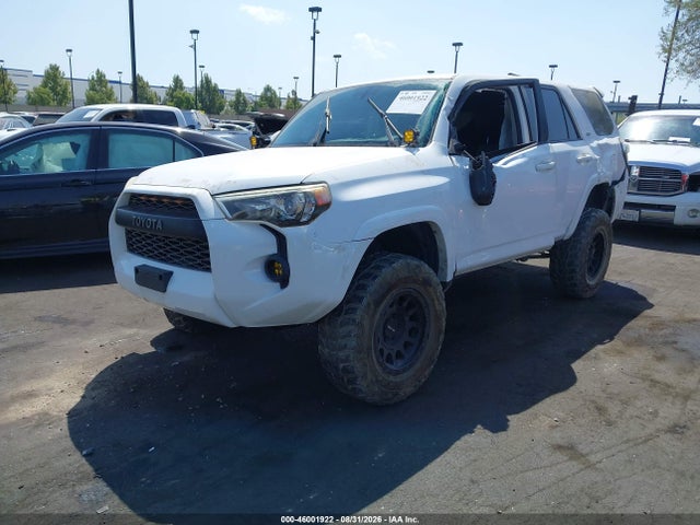 Toyota 4RUNNER SR5 2015 JTEBU5JR0F5269338 Image 2