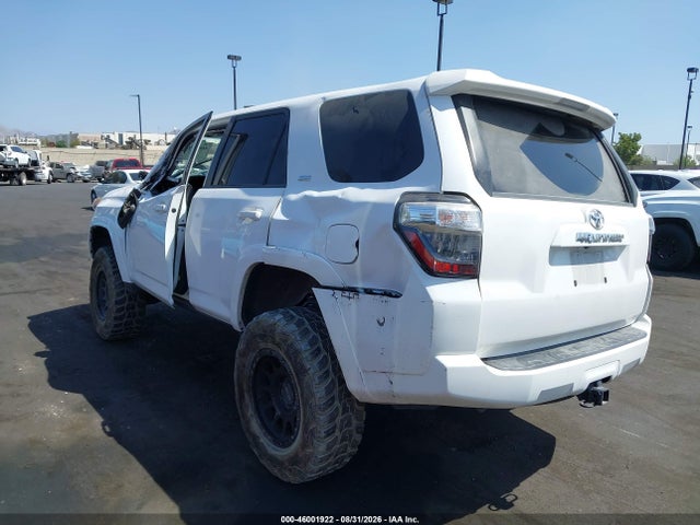 Toyota 4RUNNER SR5 2015 JTEBU5JR0F5269338 Image 3