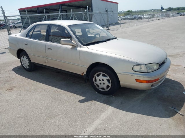 1993 Toyota Camry Le მანქანა იყიდება აუქციონზე, vin: 4T1SK12E1PU260228, აუქციონის ნომერი: 46001931