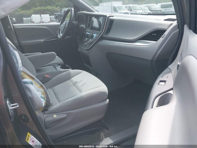 Продаж на аукціоні авто 2017 Toyota Sienna Le 8 Passenger, vin: 5TDKZ3DC1HS789322, номер лоту: 46002019