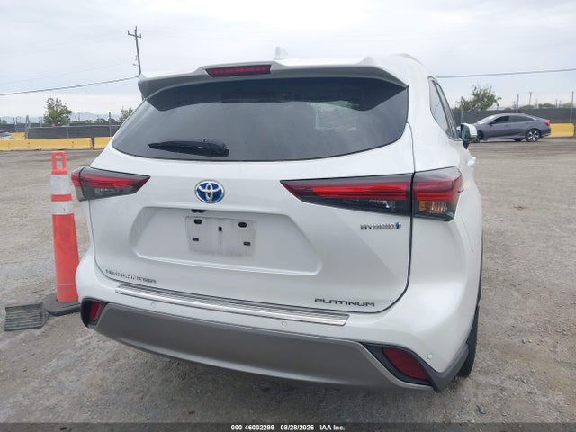 Toyota Highlander Hybrid Platinum 2024 5TDEBRCH9RS628445 Image 18