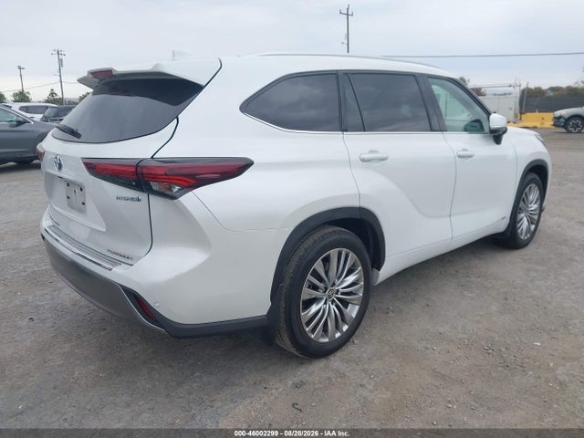 Toyota Highlander Hybrid Platinum 2024 5TDEBRCH9RS628445 Image 4