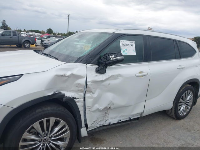Toyota Highlander Hybrid Platinum 2024 5TDEBRCH9RS628445 Image 6