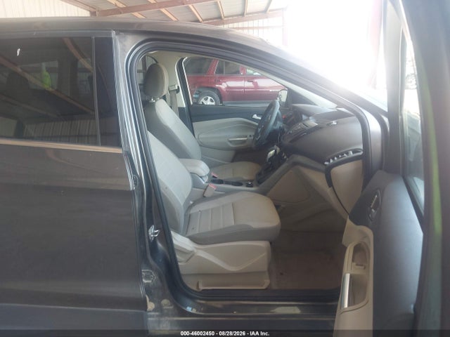 46002450 :رقم المزاد ، 1FMCU0GX7GUB41277 vin ، 2016 Ford Escape Se مزاد بيع