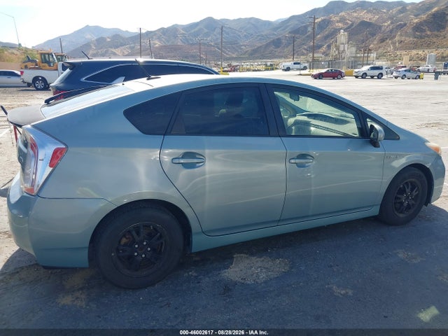 JTDKN3DU9E1769977 Toyota Prius Three