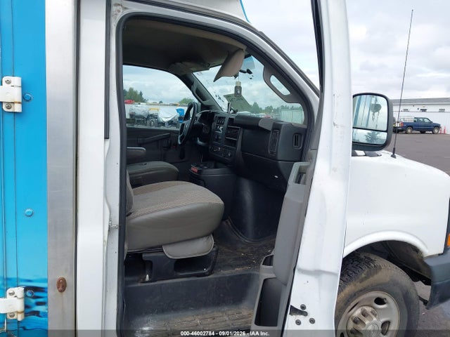 46002784 :رقم المزاد ، 1GB0GRFG2G1121455 vin ، 2016 Chevrolet Express Cutaway 3500 مزاد بيع