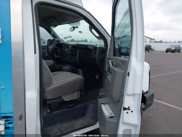 46002790 :رقم المزاد ، 1GB0GRFG0G1127070 vin ، 2016 Chevrolet Express Cutaway 3500 مزاد بيع