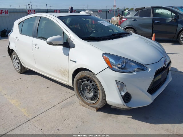 46003012 :رقم المزاد ، JTDKDTB36F1101245 vin ، 2015 Toyota Prius C Two مزاد بيع