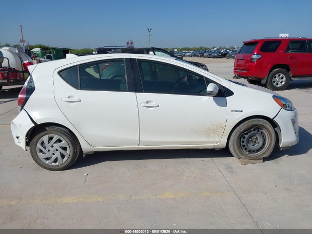 46003012 :رقم المزاد ، JTDKDTB36F1101245 vin ، 2015 Toyota Prius C Two مزاد بيع