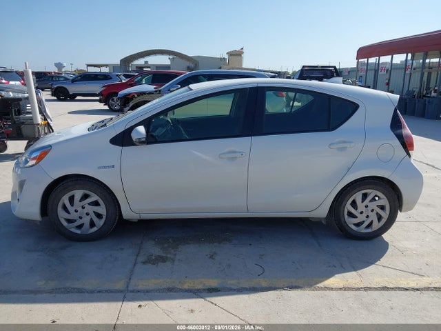 46003012 :رقم المزاد ، JTDKDTB36F1101245 vin ، 2015 Toyota Prius C Two مزاد بيع