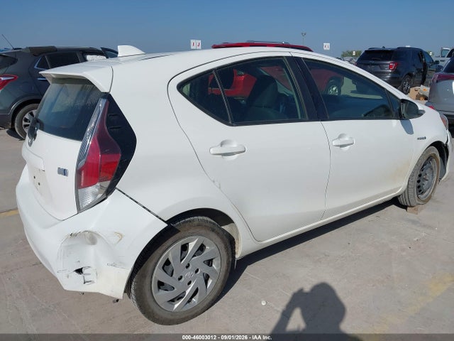 46003012 :رقم المزاد ، JTDKDTB36F1101245 vin ، 2015 Toyota Prius C Two مزاد بيع