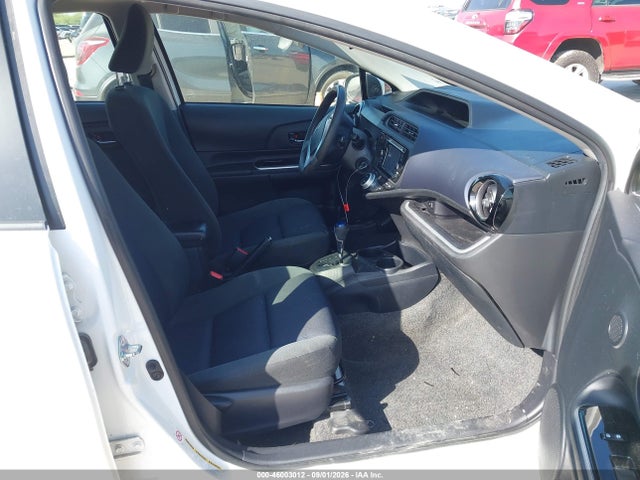 46003012 :رقم المزاد ، JTDKDTB36F1101245 vin ، 2015 Toyota Prius C Two مزاد بيع