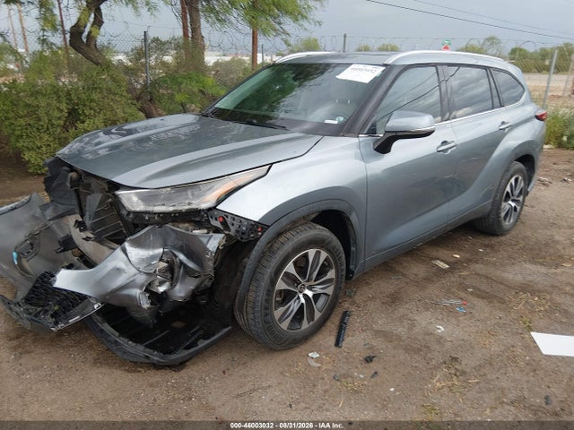 Toyota Highlander Xle 2021 5TDHZRAH4MS043244 Image 2