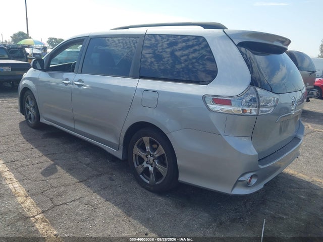 Toyota Sienna Se 8 Passenger 2017 5TDXZ3DC7HS847875 Image 3