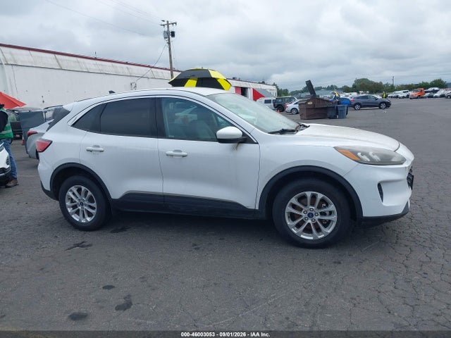 1FMCU9G63LUA79981 Ford ESCAPE SE