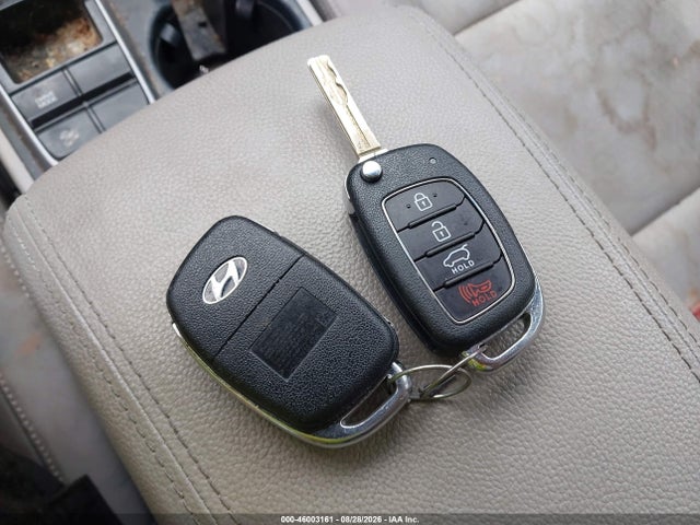 KM8J33A42GU102171 Hyundai TUCSON SE