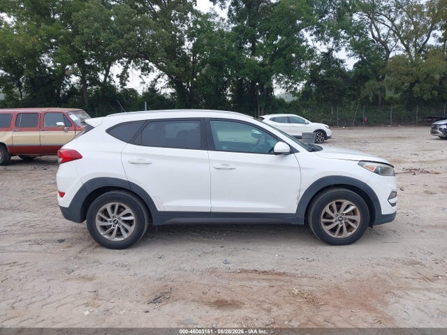 KM8J33A42GU102171 Hyundai TUCSON SE