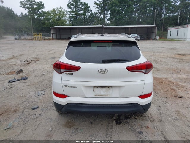 KM8J33A42GU102171 Hyundai TUCSON SE