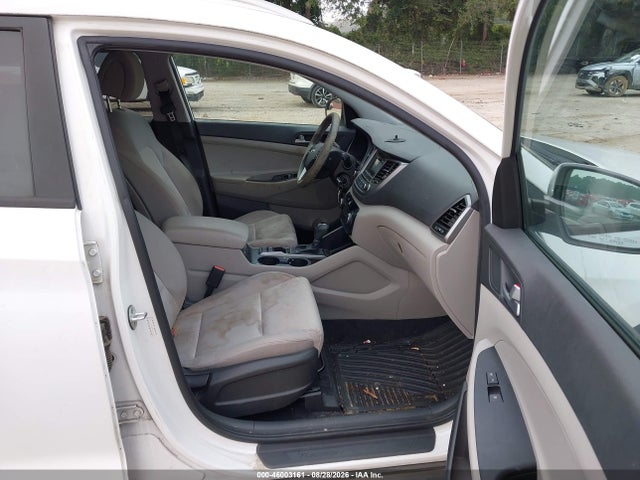 KM8J33A42GU102171 Hyundai TUCSON SE