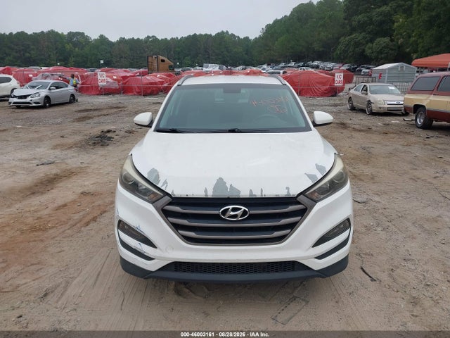 KM8J33A42GU102171 Hyundai TUCSON SE