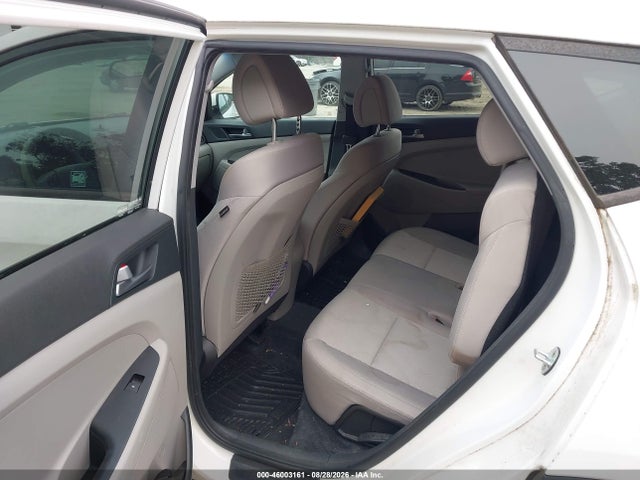 KM8J33A42GU102171 Hyundai TUCSON SE