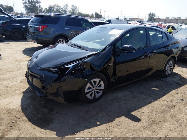 Toyota Prius Three 2018 JTDKARFU2J3549445 Image 2