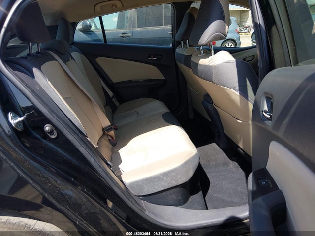 Toyota Prius Three 2018 JTDKARFU2J3549445 Image 8