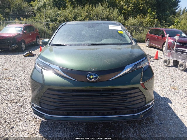 Toyota SIENNA XLE 2022 5TDYRKEC8NS127994 Image 12
