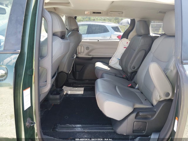 Toyota SIENNA XLE 2022 5TDYRKEC8NS127994 Image 8